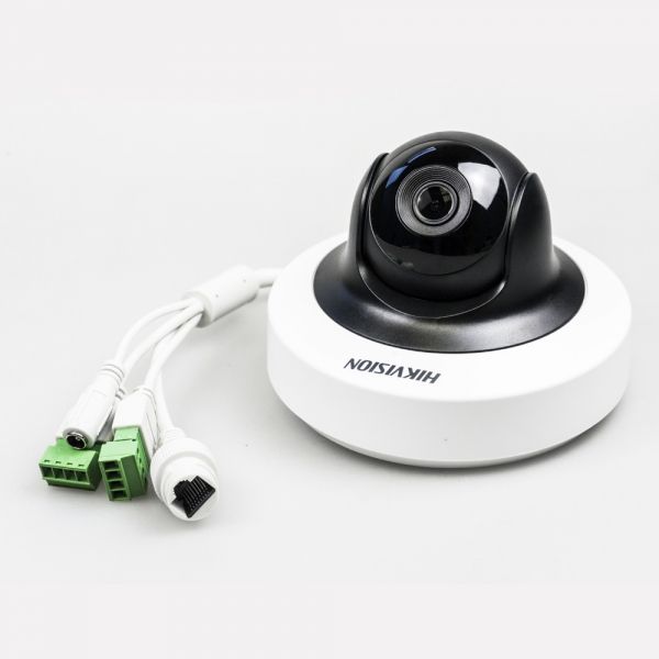 Поворотная сетевая камера Hikvision DS-2CD2F22FWD-IWS с Wi-Fi для офиса